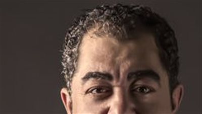 رحيل الفنان طارق عبدالعزيز بعد صراع دام طويلا مع المړض 
