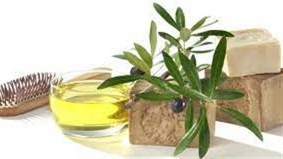 تاجٌ من زيت الزيتون: فوائد زيت الزيتون للشعر