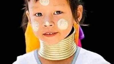 عادات في قبيله في دولة اثيوبيا يضعون اساور في رقبتهم 