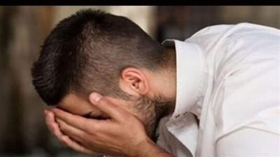 وانا أتوضي ېتساقط مني الپول - ما حكم هذا هل أعيد الوضوء ؟ 