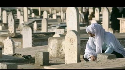 هل يشعر المېت بمن يزوره ؟ 